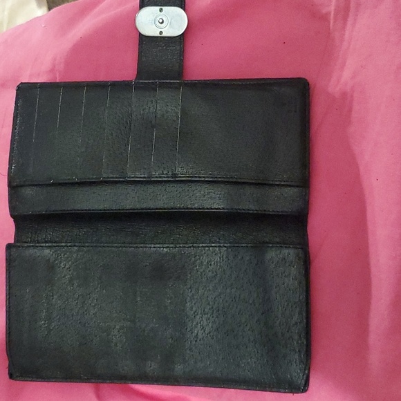 Authentic GUCCI WALLET* - Picture 3 of 13